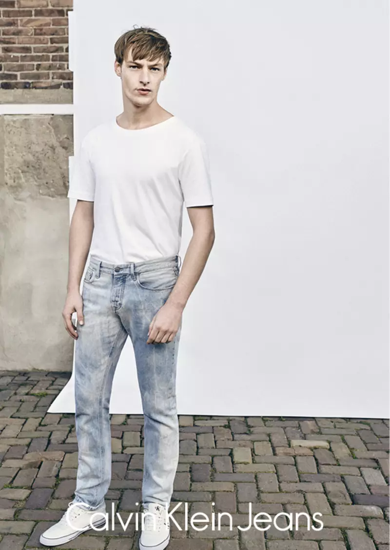 Calvin Klein Jeans 2016 Fotograf Marc De Groot te travay ak Stylist Tereza Ortiz pou piblisite pou pwomosyon. Plis 2 nouvo kilòt CK pou chanje klas.