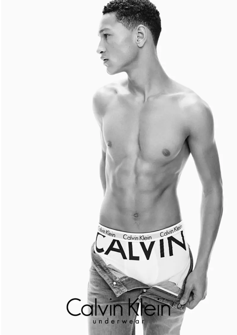 Calvin Klein Jeans 2016 Wojambula Marc De Groot adagwira ntchito ndi Stylist Tereza Ortiz pazotsatsa zotsatsa. Kuphatikizanso zovala 2 zatsopano zotsatsira CK.