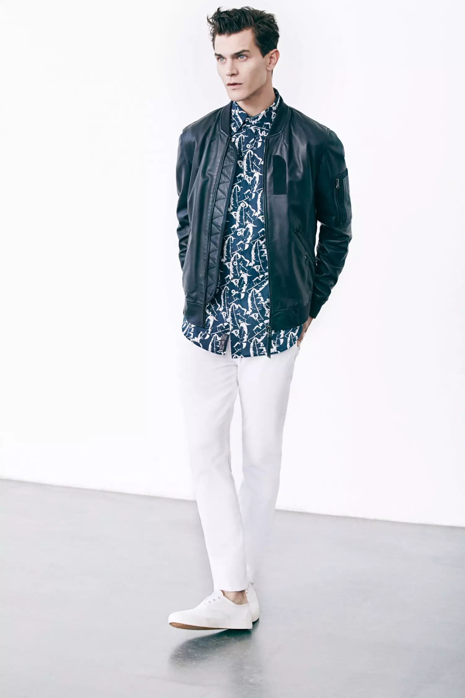 ลุคบุ๊ก S/S 2015 ใหม่จาก Mango Man สวมใส่ได้สำหรับคนหนุ่มสาวและผู้ใหญ่ที่ต้องการดูสวยงามในแบบคลาสสิก ทรงทันสมัย ​​ผ้าที่ใส่สบาย และลวดลายที่สวยงามมาก