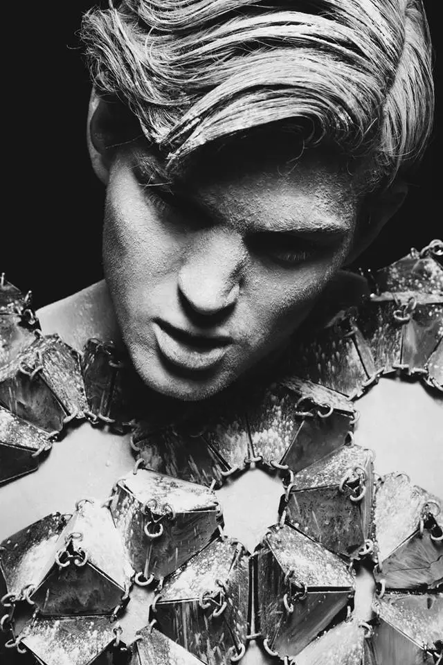 Fallen Angel by Livia Alcalde gwiazdami Top Model Sebastian Sauve dla L'Officiel Hommes Greece