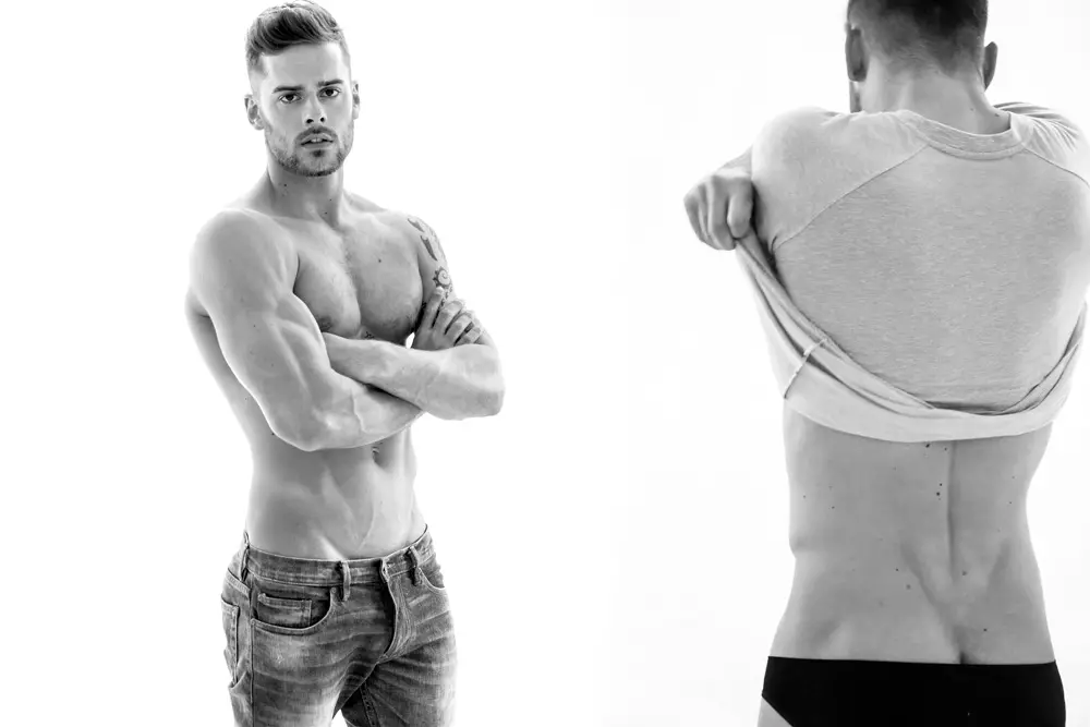 Presentació del model masculí espanyol Daniel Yareham fotografiat per Alejandro Tomás. Daniel posseeix un bell cos tonificat, emergeix una cara impressionant i una personalitat encantadora i encantadora.