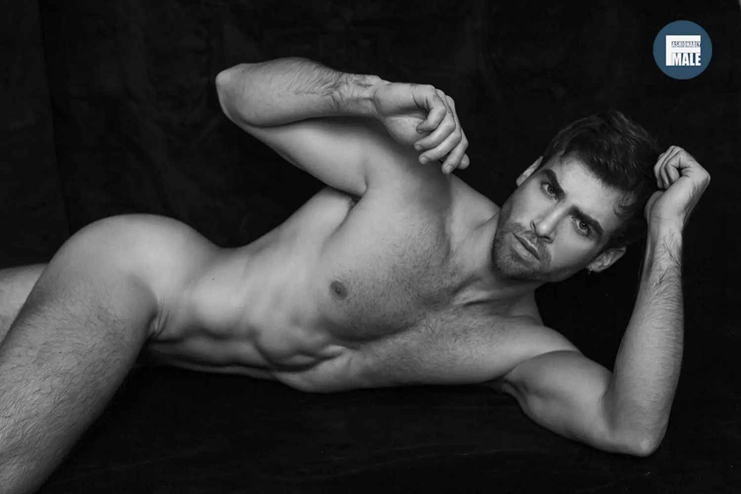 Foto David Ortega oleh Francisco Fernandez untuk Fashionably Male