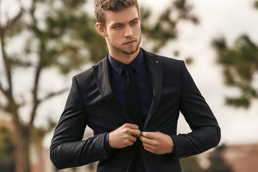 Sauniga talu ai nei a le tagata pueata Alex Jackson ma le Amerika's Next Top Model Cycle 22 tauva Dustin McNeer (Next Miami) & Jason Summerfield (Front Miami).