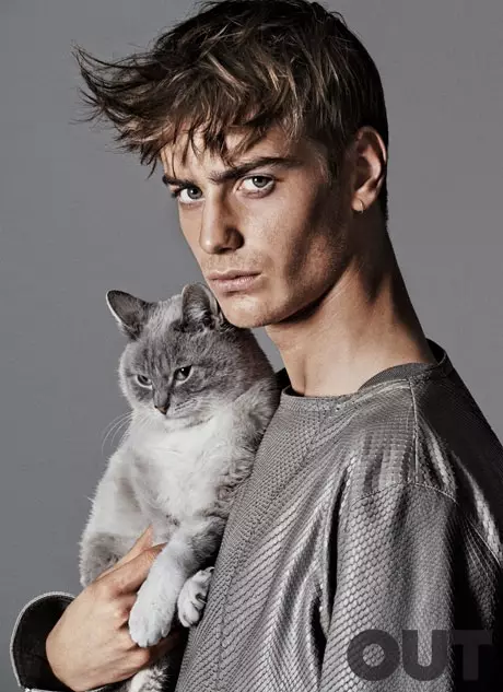 Pussy Riot: 12 Supermodels, 10 Cats, One Fab (and Furry) Portfolio | OUT መጽሔት 4760_4