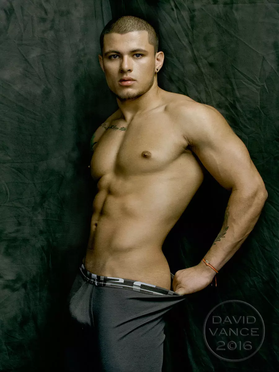 ตื่นตากับนางแบบ Juan Gallego ภาพ Juan ที่เผ็ดร้อนเหล่านี้ถ่ายโดย David Vance ช่างภาพจากไมอามี่ สนุก!