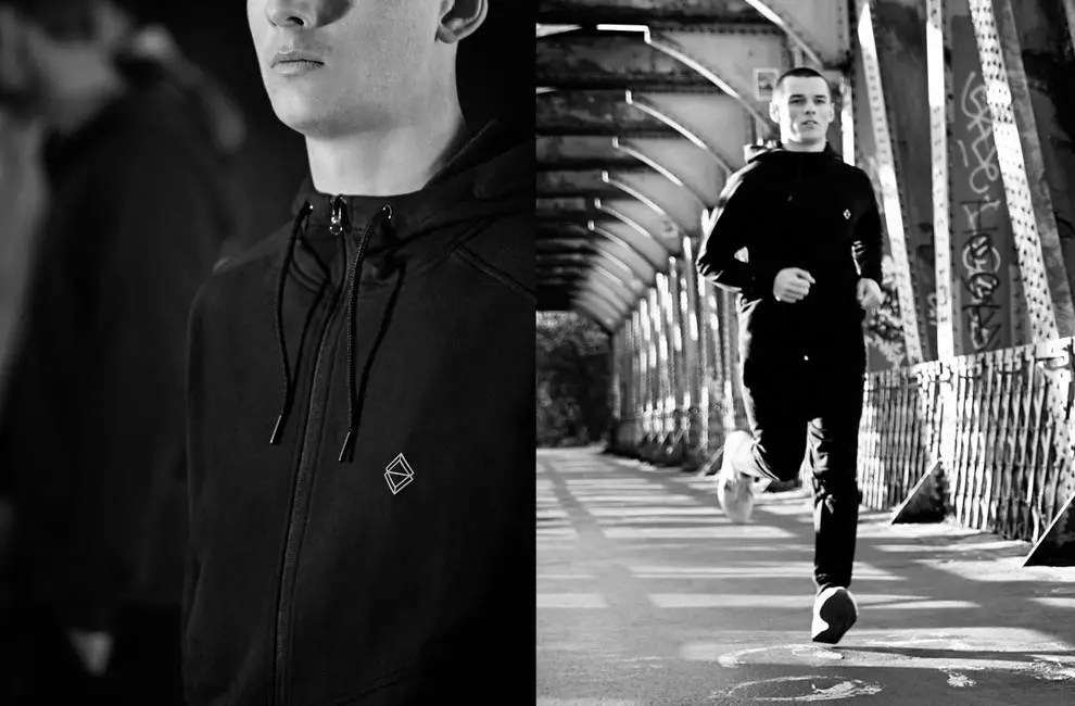 Topman stellt seng lescht Sportswear-Gamme vir, just an der Zäit fir Äre Fitness-Regime vum Januar. Dës zweet Phas vu funktionnelle Leeschtungsstécker si mat kalen, donkele Méint am Kapp gebaut, mat reflektive Logoen a packaway waasserdichte Jacken, dat heescht datt Dir Är Übung och an de schwieregste Wiederkonditiounen kritt.