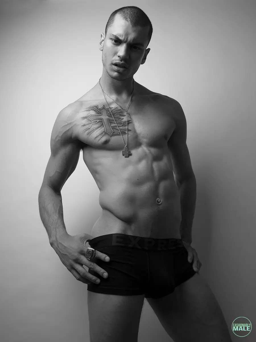 Brandon Good de Karl Simone Fashionably Male2