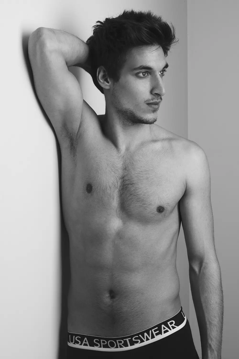 D'origine belge/croate, voici l'étonnant nouveau venu Darko Matkovic photographié par Xavier Baeyens. Darko a 21 ans, a signé chez Network Models en Belgique. Bienvenue!