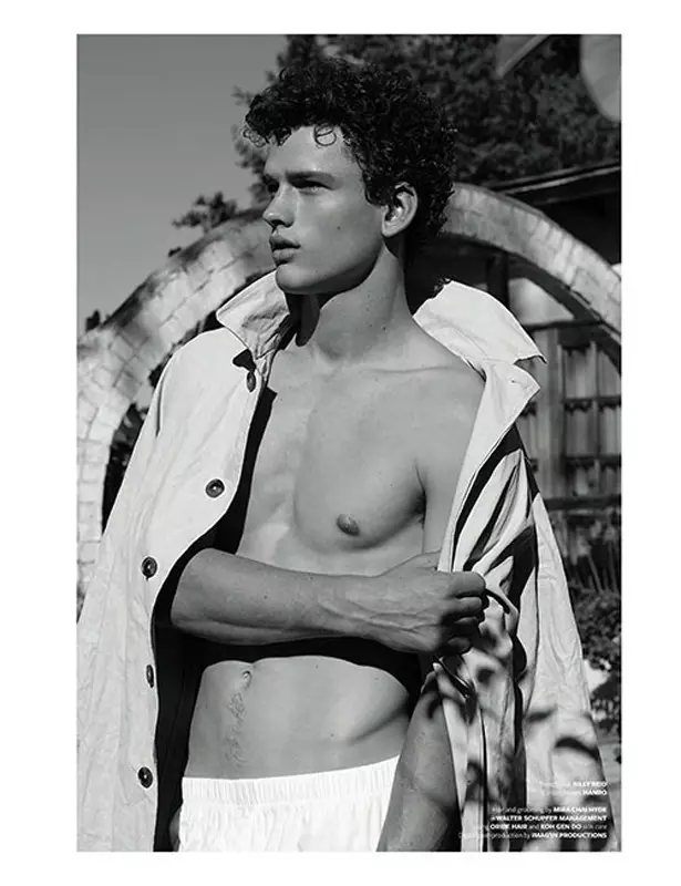 Simon Nessman 是 At Large086 的封面明星