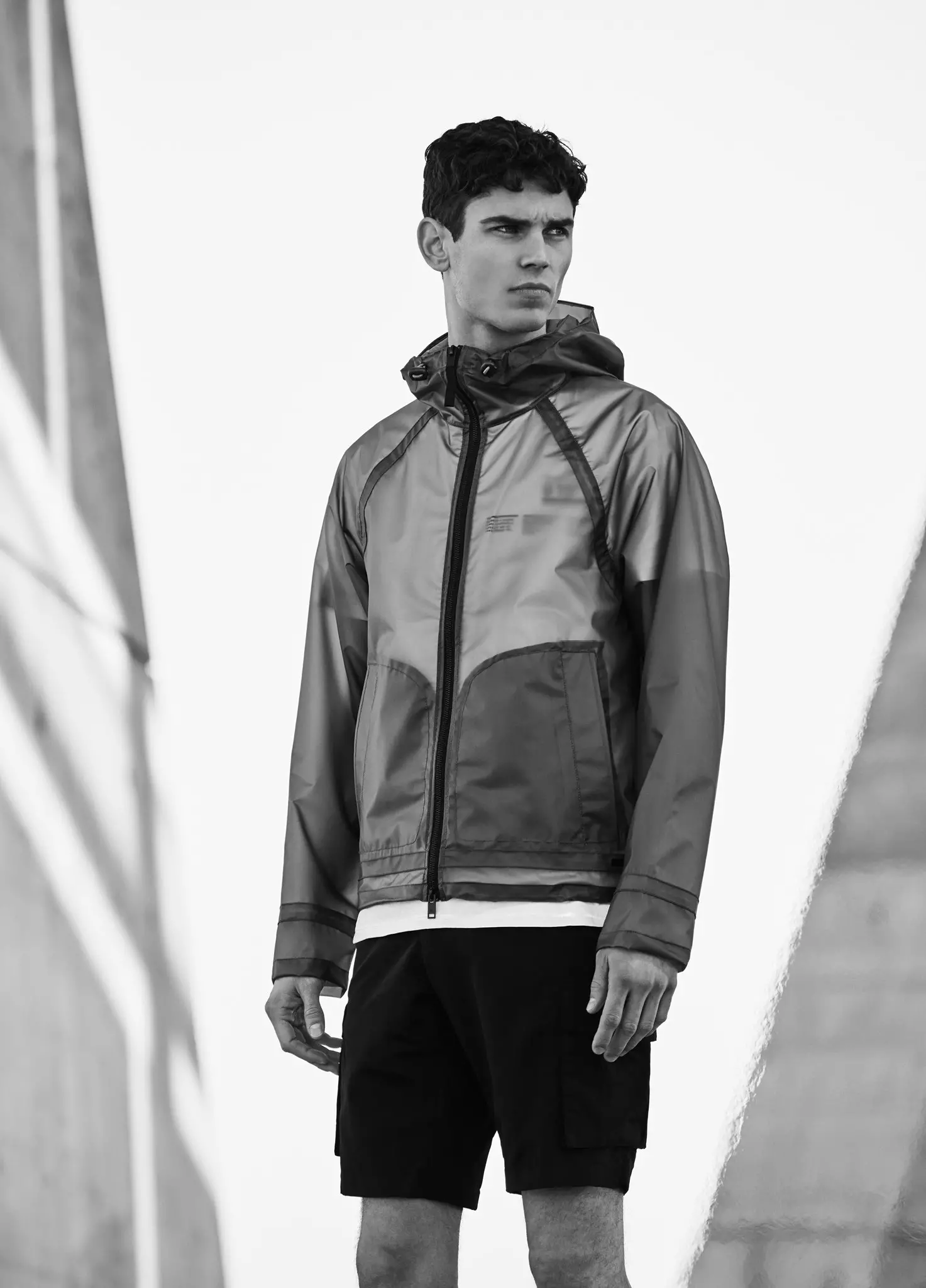 Untdek de tredde lookbook april 2016 dat foarstellen MANGO Man The Sailing Gear modellen alle skjinne cut items troch Arthur Gosse it lookbook wurket prachtich. Alle nije oankomsten binne no yn elke winkel.