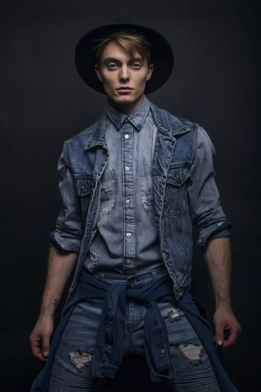 Edward Alan troch Sandy Lang Fashionably Male1