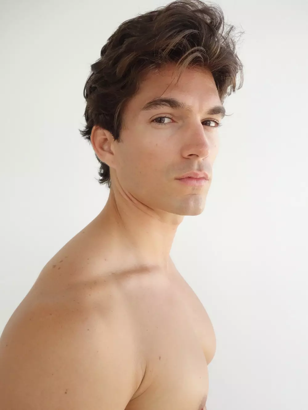 Preocupado por los digitales en Next Models Miami, aquí está David Sanz 6’0 de belleza tonificada.