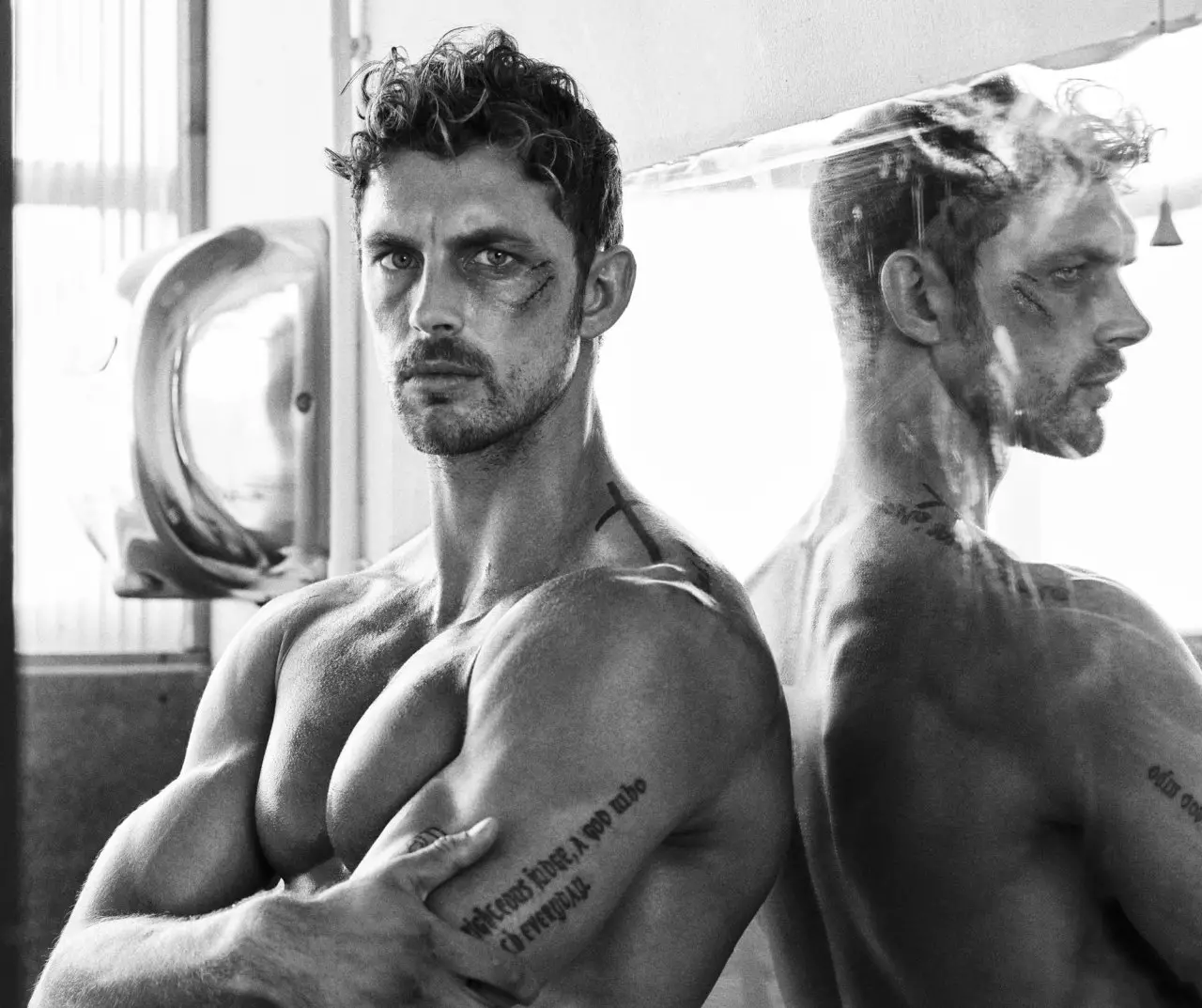 Christian Hogue de Kosmas Pavlos per a L'Officiel Hommes Polònia Primavera 2020