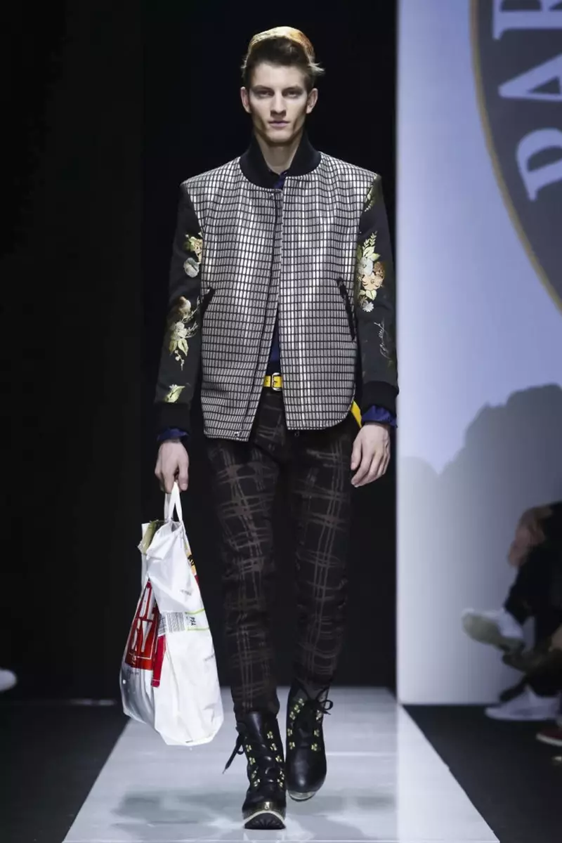 Vivienne Westwood Menswear Fall Winter 2015 Collection ในมิลาน