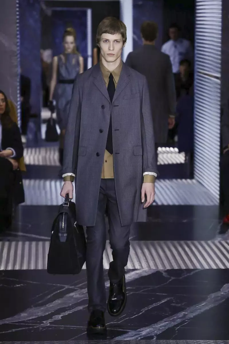 Prada Menswear Caij nplooj zeeg caij ntuj no 2015 Sau hauv Milan