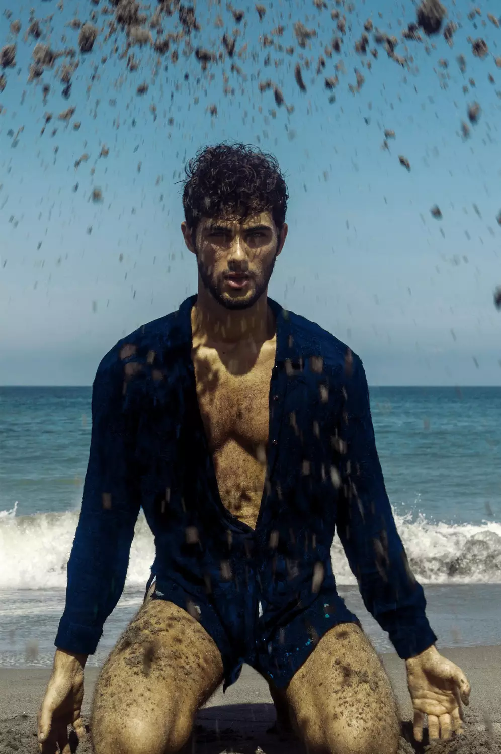 Filmando en algún lugar de Filipinas, tenemos al impresionante modelo INDEX Lucas Alves capturado por Manny Fontanilla, peinado de manny y Tedd Mabitazan, peinado de Paolo Carantes San Juan.