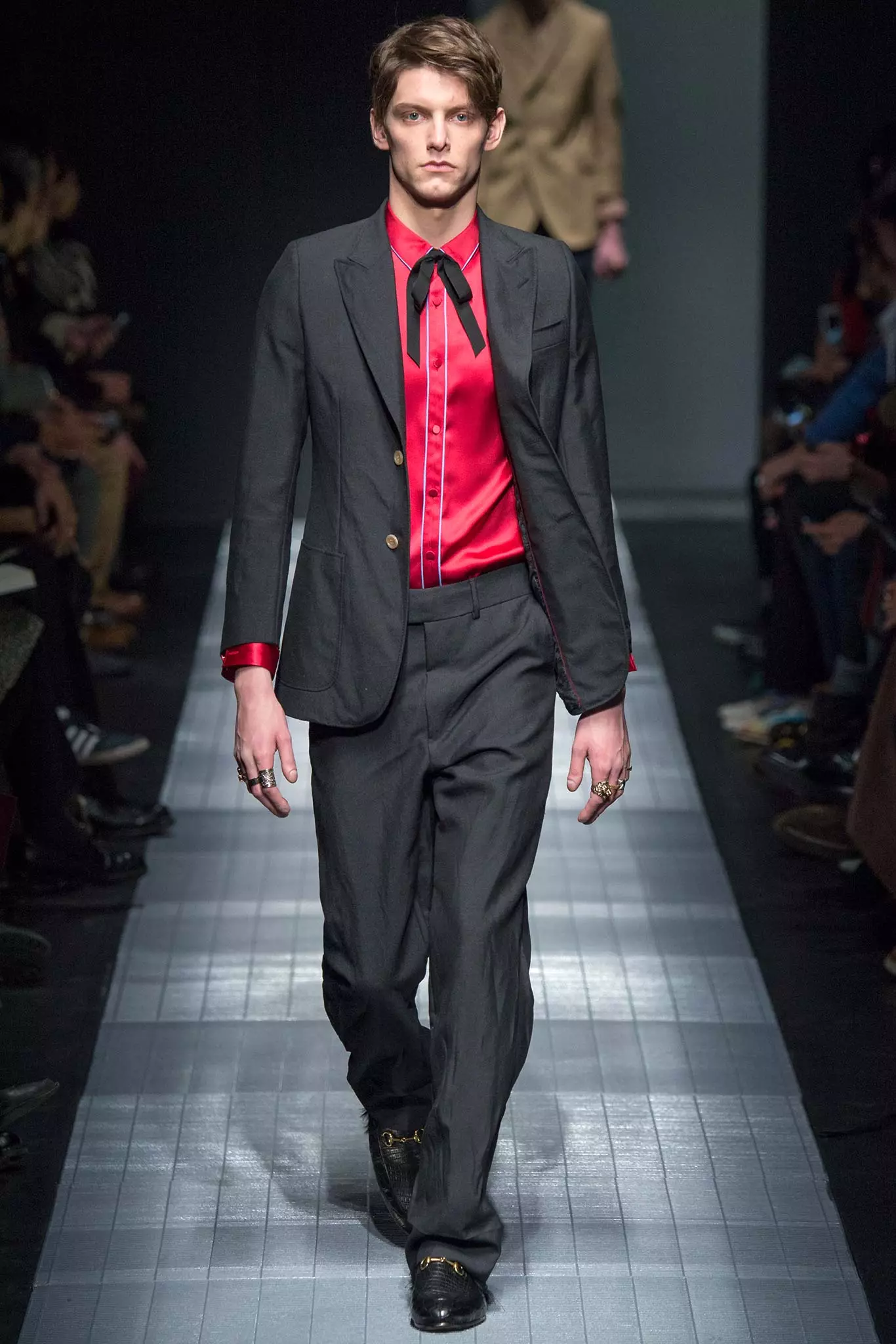 Gucci Mens Fall: قىش 2015 16