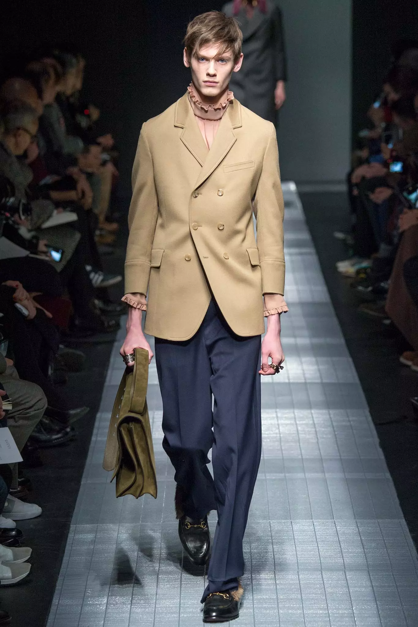 Gucci Mens Fall: ژمی 2015 17