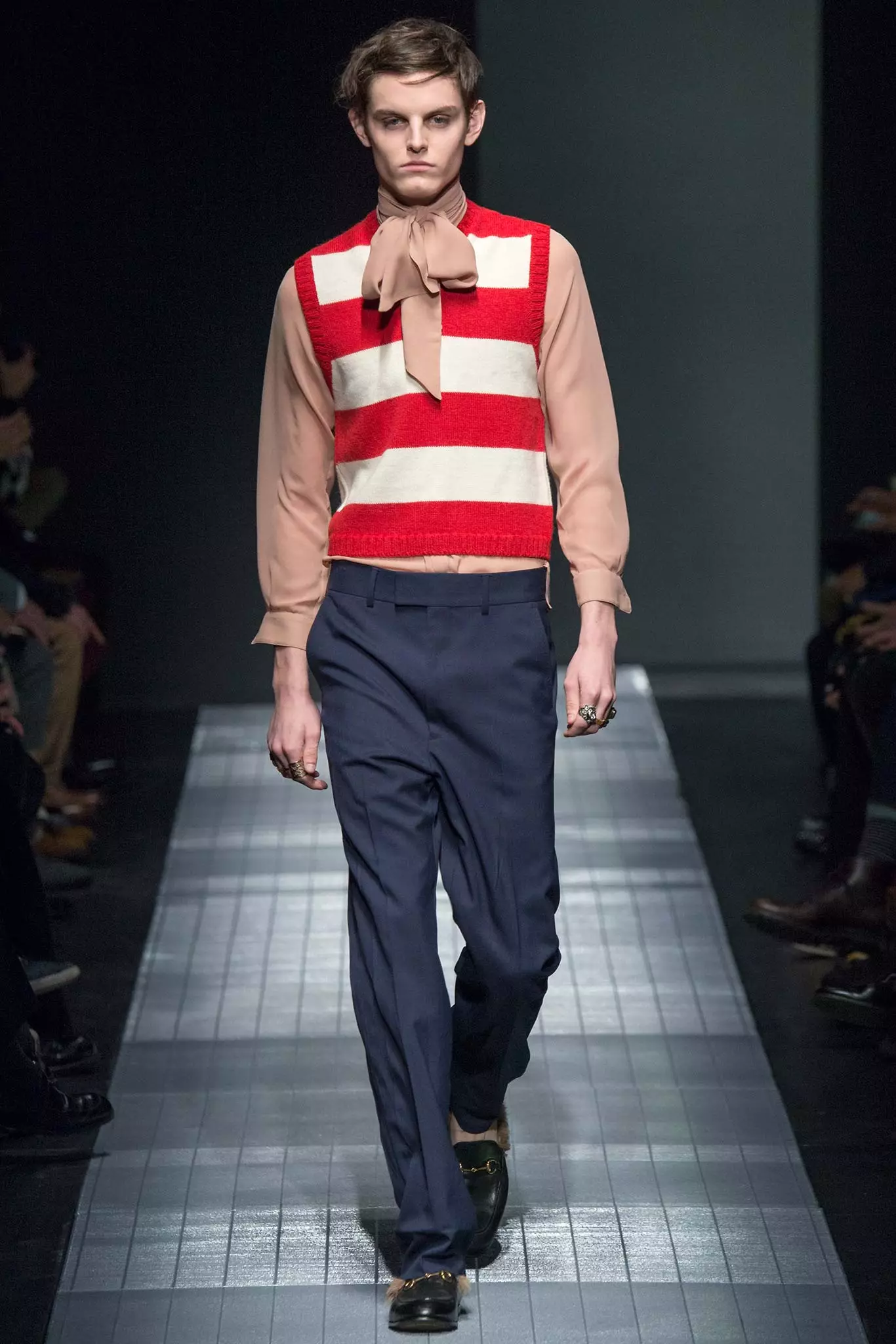 Otoño de Gucci para hombre: invierno de 2015 31