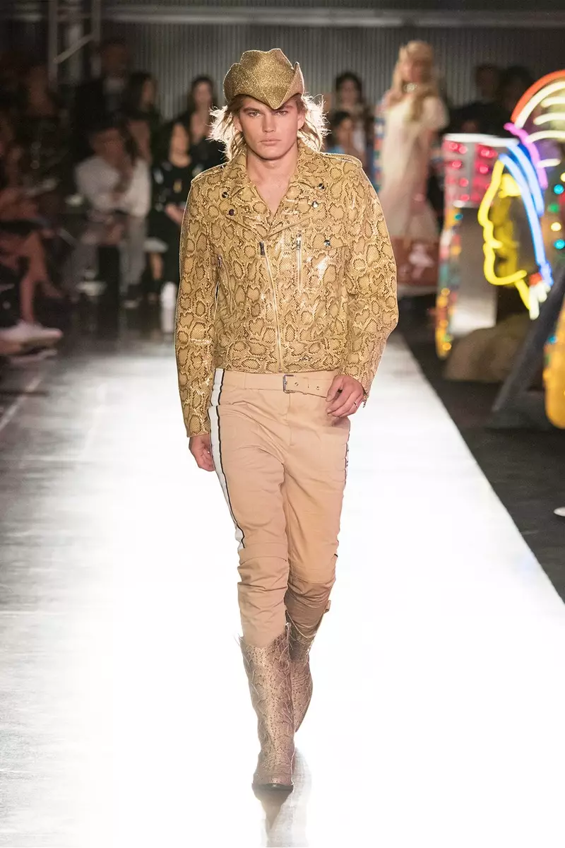 تمشي على المدرج في Moschino Spring / Summer 18 Menswear and Women's Resort Collection في Milk Studios في 8 يونيو 2017 في هوليوود ، كاليفورنيا.