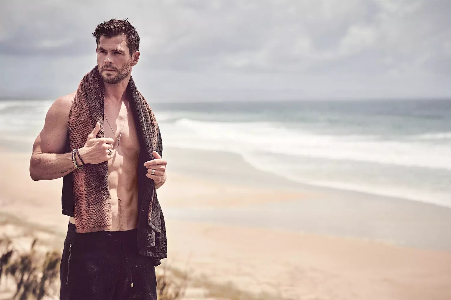 Chris Hemsworth ສໍາລັບ GQ Australia ເດືອນພຶດສະພາ ເດືອນມິຖຸນາ 2020 ບັນນາທິການ