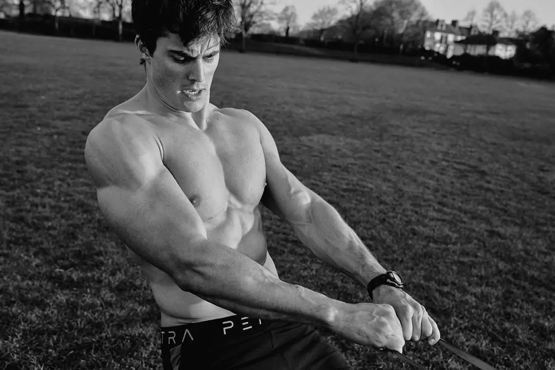 Pietro Boselli โดย Ollie Ali สำหรับ Harpers Bazaar Italia