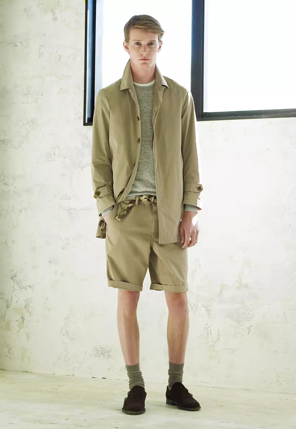 UNIQLO ngungkabkeun Style Dictionary Spring/Summer 2015 sorotan modél Malcolm De Ruiter pikeun kampanye ieu. Némbongkeun outfits éksklusif pikeun adegan outdoor, rapat kasual, nongkrong jeung babaturan, sarta sababaraha garments bener nice unggal poé.