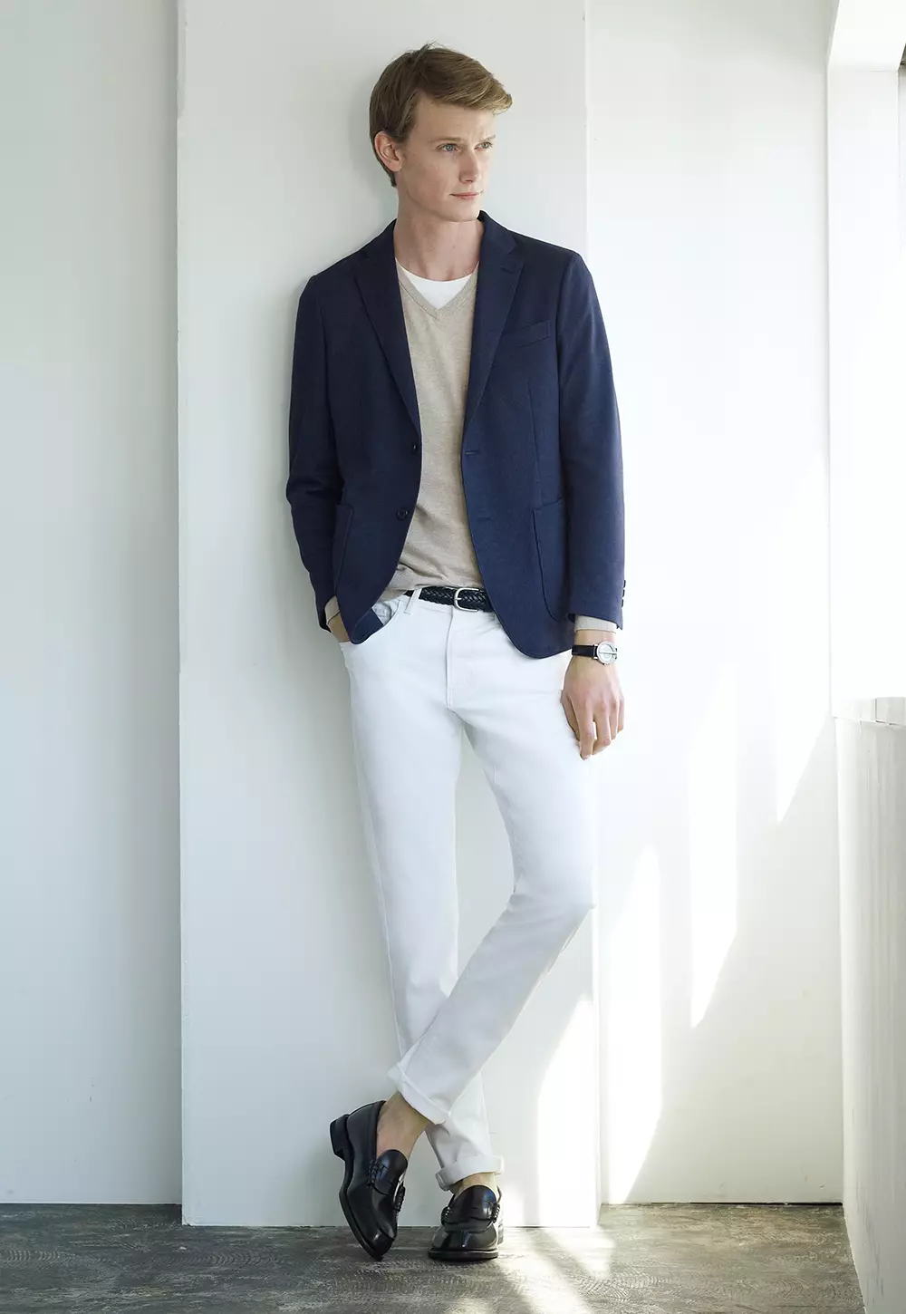 UNIQLO avslørte sin Style Dictionary Spring/Summer 2015 spotlight-modell Malcolm De Ruiter for denne kampanjen. Viser eksklusive antrekk for utendørsscener, uformelle møter, henge med venner og noen virkelig fine hverdagsplagg.