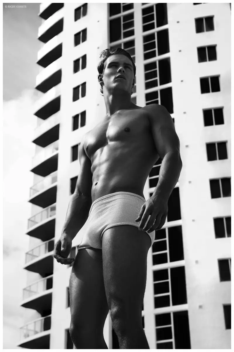 Austin Scoggin dening Photographer Ricky Cohete