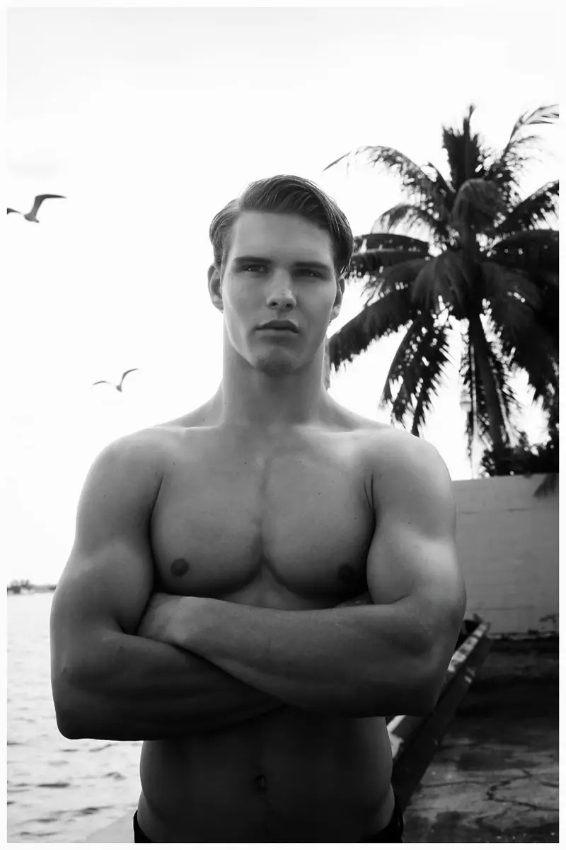 Austin Scoggin dening Photographer Ricky Cohete