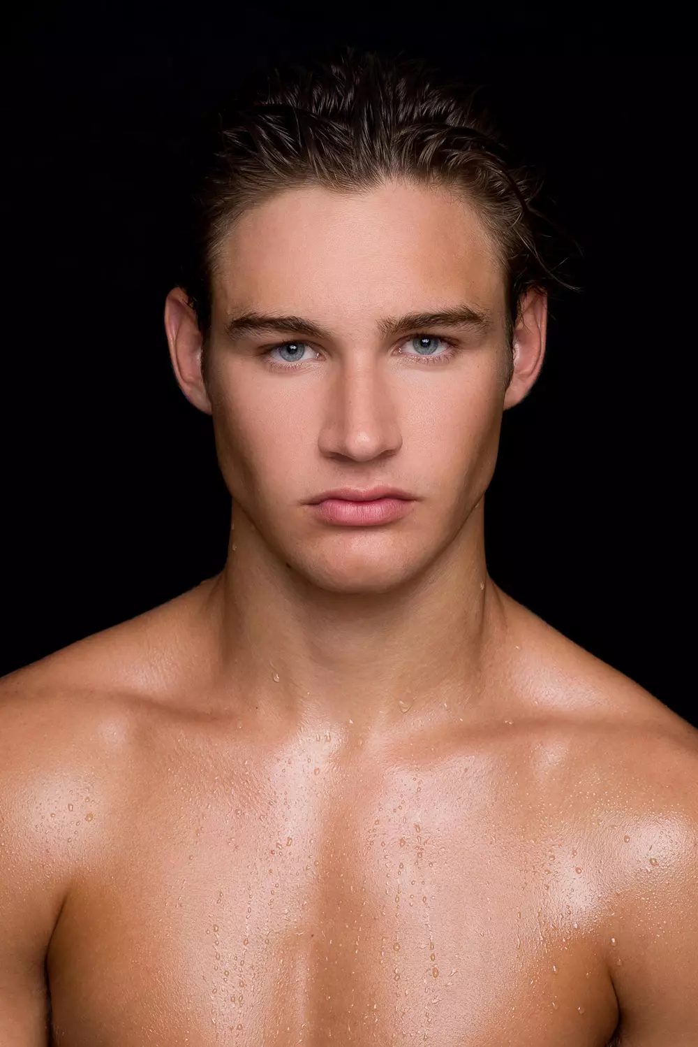 นำเสนอใบหน้าที่สวยงามและร่างกายที่กระชับ Mark Pighetti จาก Elite Model Miami จับภาพสดโดย Fritz Yap