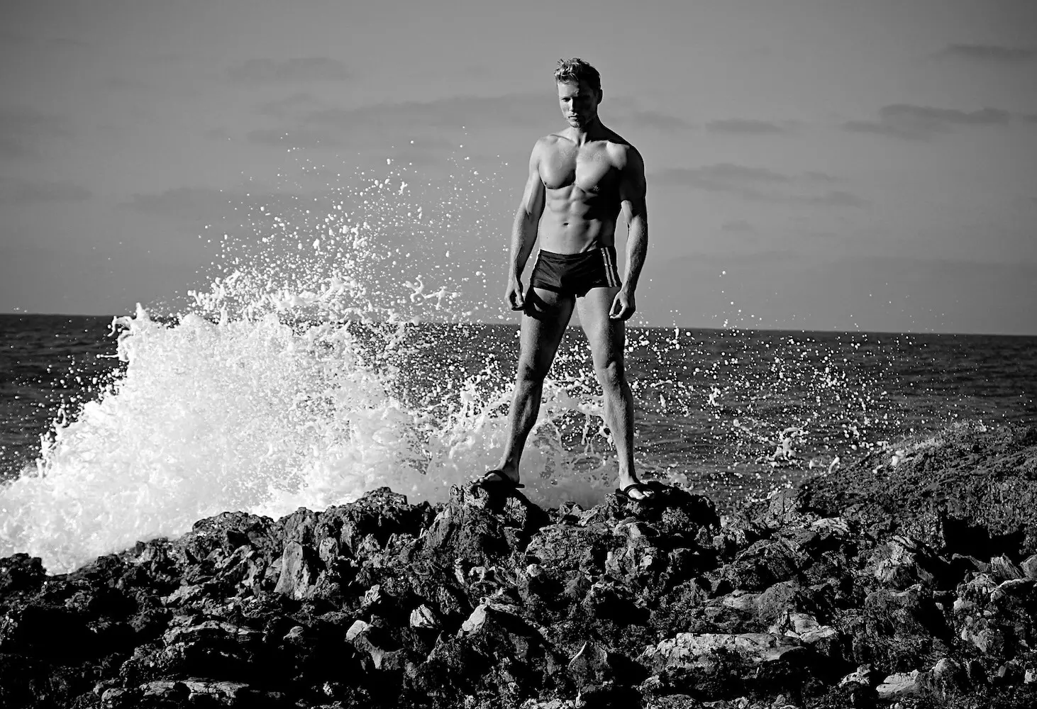 Jason Boyce'un kim olduğunu kesinlikle biliyoruz. Model, oyuncu ve fitness tutkunu, sayfalarımızı fotoğrafçı Peter Dive'ın çarpıcı yeni görüntüleri ile yeniliyor. Jason, Jason'ın Instagram'da ortaya çıkan bu yeni çekim için yeni tonlu vücudunu sergiliyor. (@jasonmboyce) Onu takip etmeyi unutmayın.