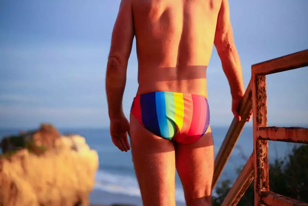 Smithers Swimwear Rainbow ត្រលប់មកវិញ