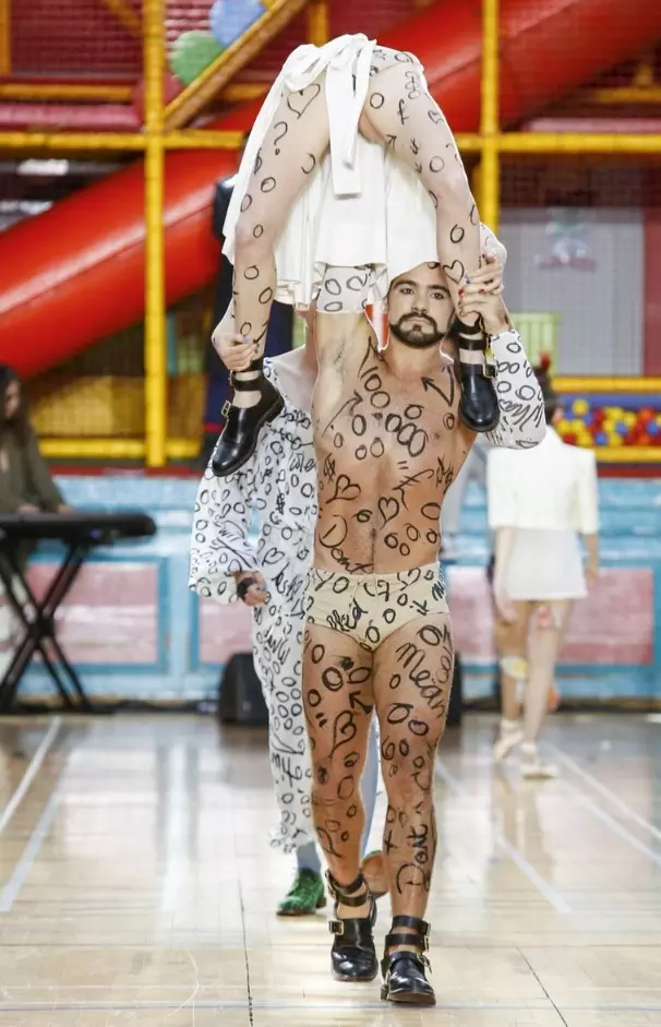 VIVIENNE WESTWOOD HOMMES & FEMMES PRINTEMPS ÉTÉ 2018 LONDRES49