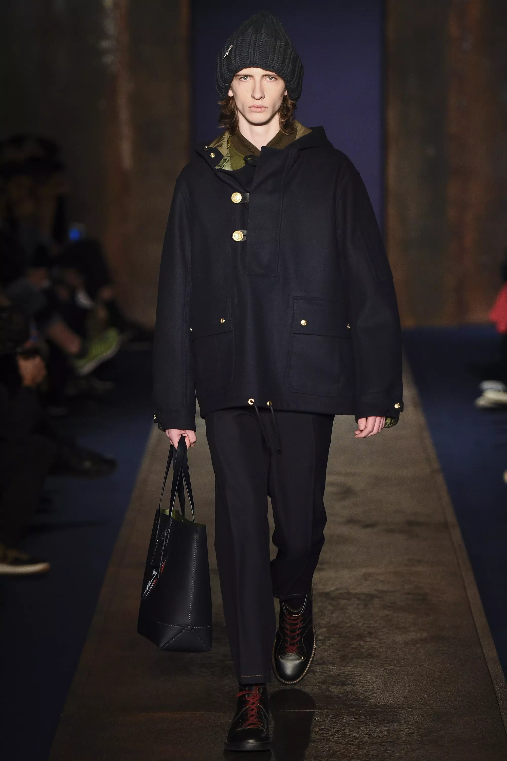 โค้ช 1941 FW 2016 ลอนดอน (21)