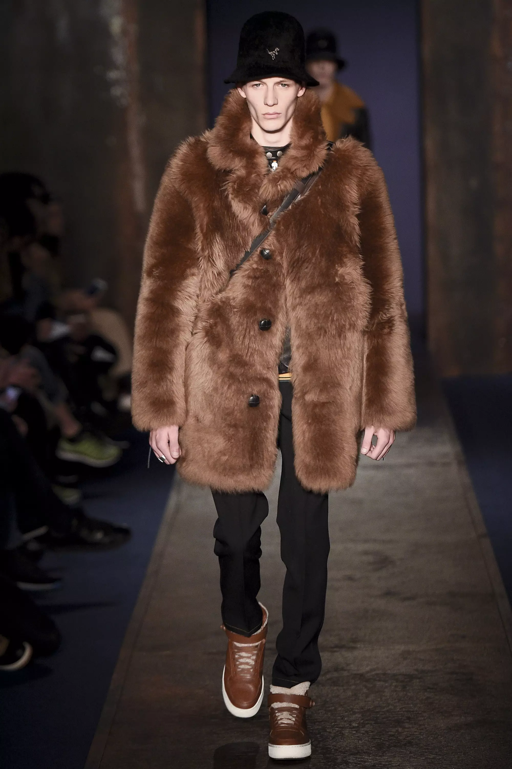 Trener 1941 FW 2016 LONDON