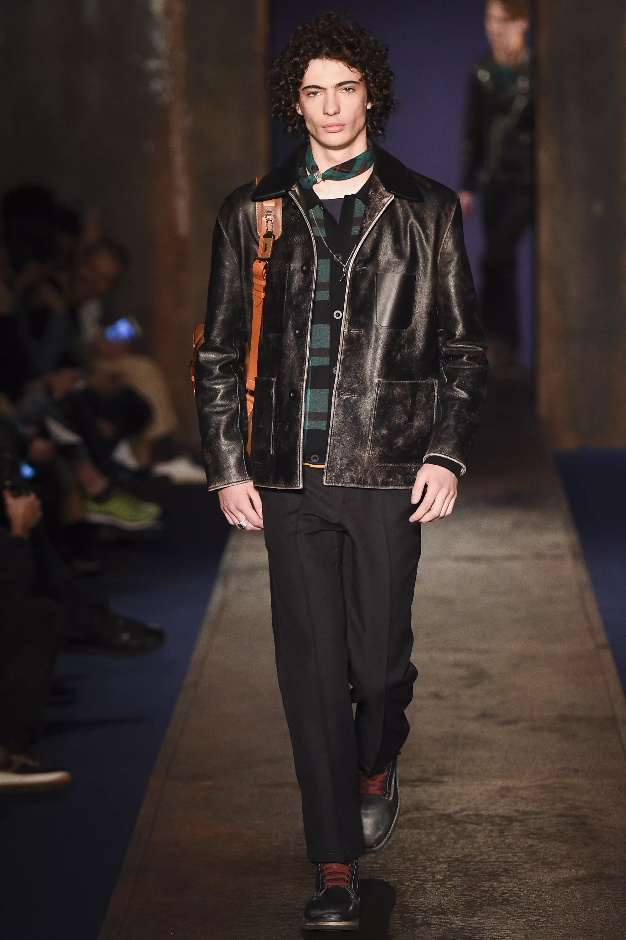 Valmentaja 1941 FW 2016 LONTOO (6)