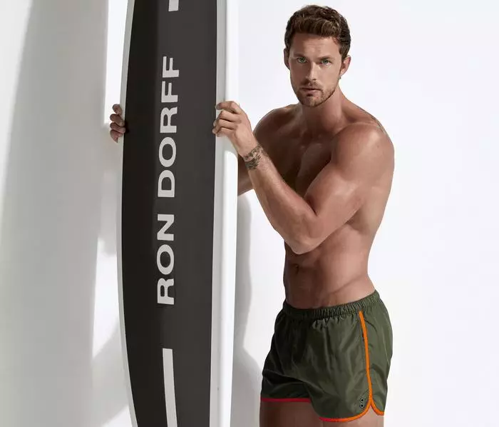 Christian Hogue para Ron Dorff SS20 Swimwear