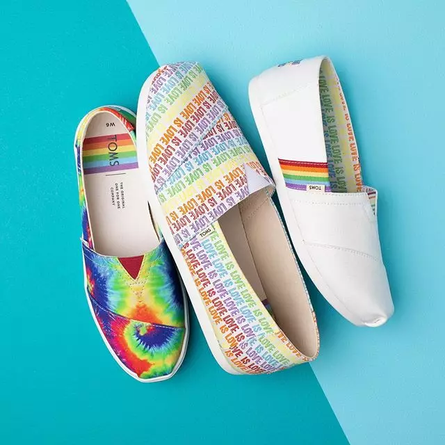 UNITY Rainbow Stripe Men Alpargatas của TOM's