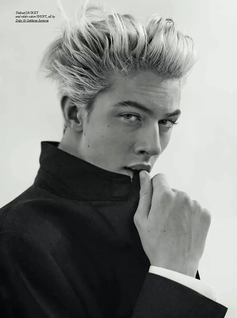 Hercules Universal S/S 2015 сензация на модела Lucky Blue Smith от Giampaolo Sgura Моден редактор: Мигел Арнау, коса: Андрю Гуида и грим: Джесика Незда.