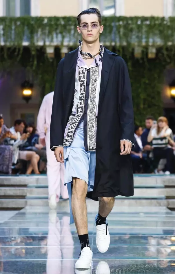 VERSACE MENSWEAR SPRING SUMMER 2018 MILAN11