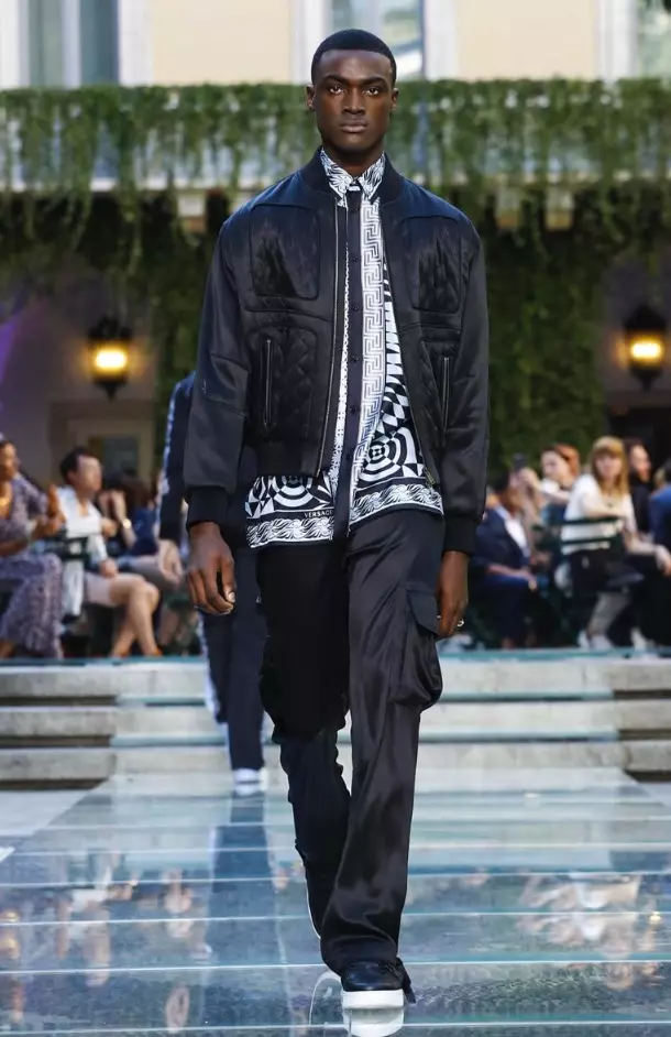 VERSACE MENSWEAR SPRING SUMMER 2018 MILAN22