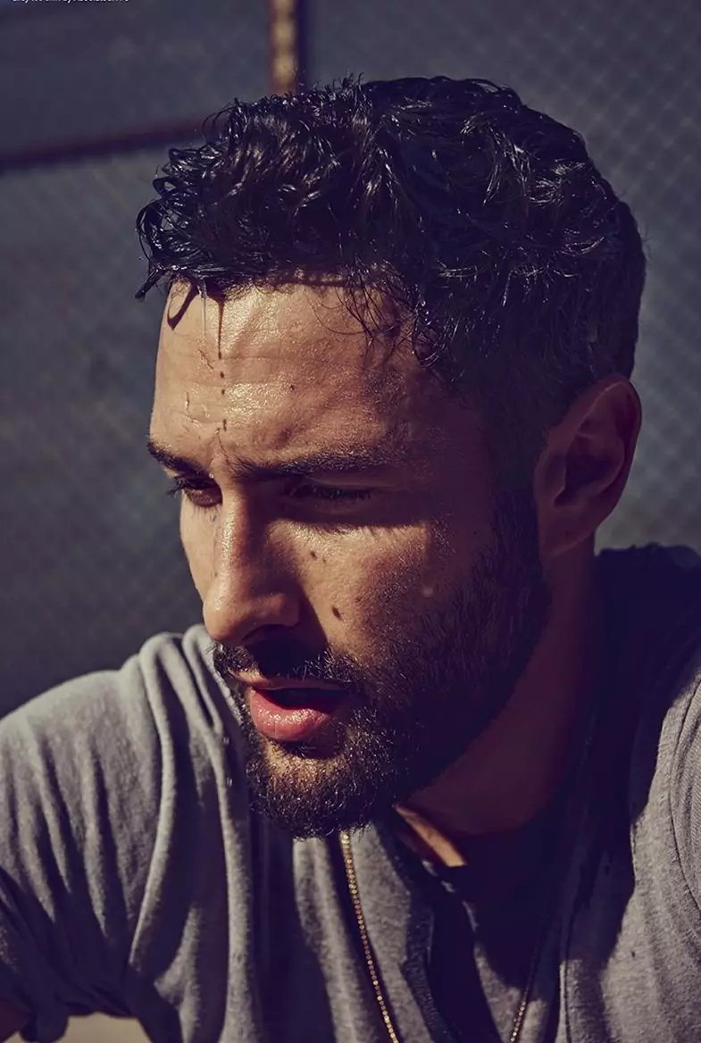 Noah Mills sportlikus vormis Beau Grealy piltidega Associated NYC Spring 2015 jaoks. Vaadake seda!