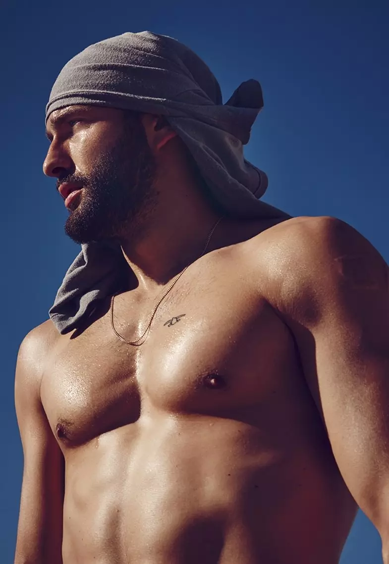 Noah Mills nyob rau hauv ib tug sporty ed nrog cov duab los ntawm Beau Grealy rau Associated NYC Caij nplooj ntoos hlav 2015. Mus saib nws!