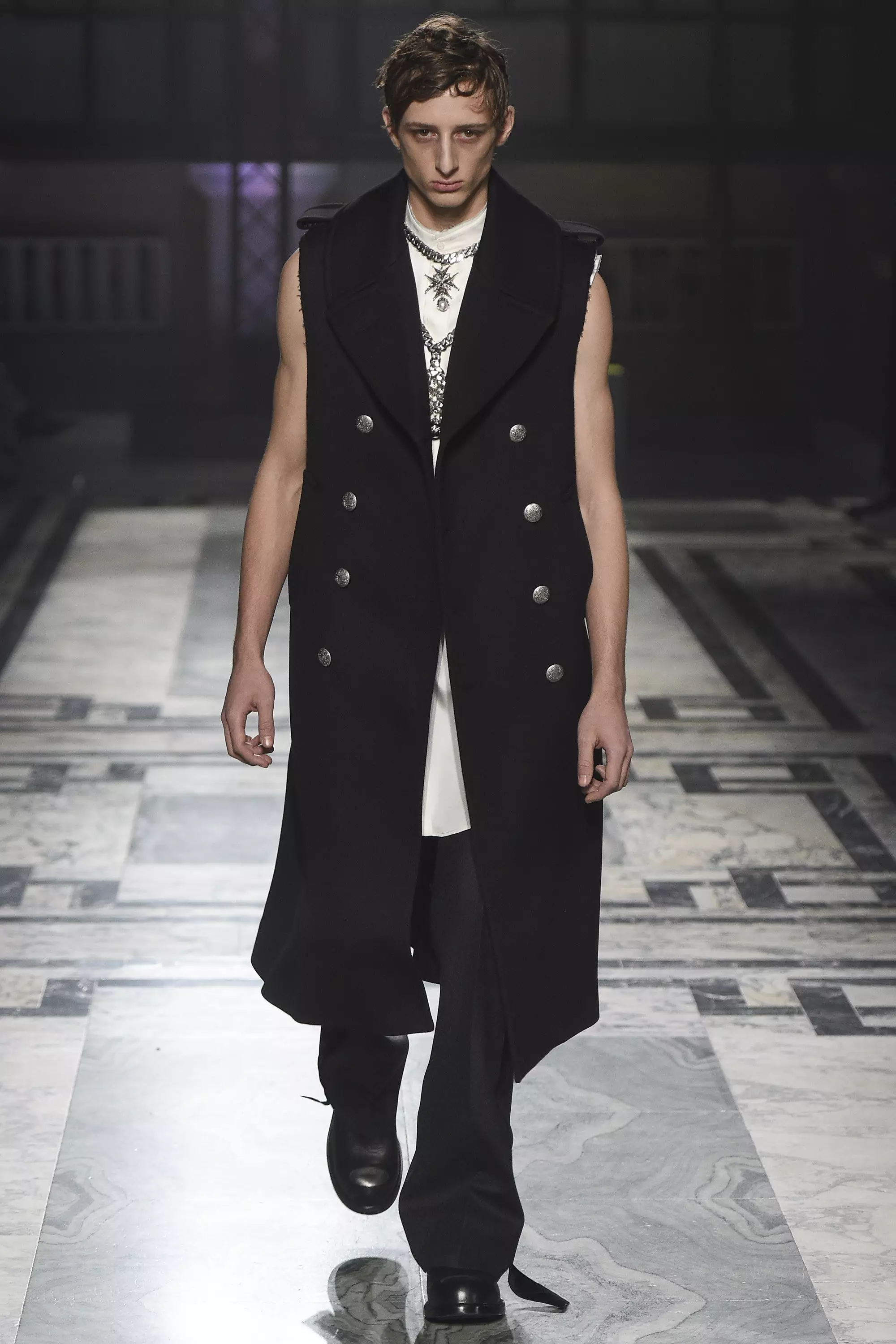 Alexander McQueen FW 2016 Лондон (19)