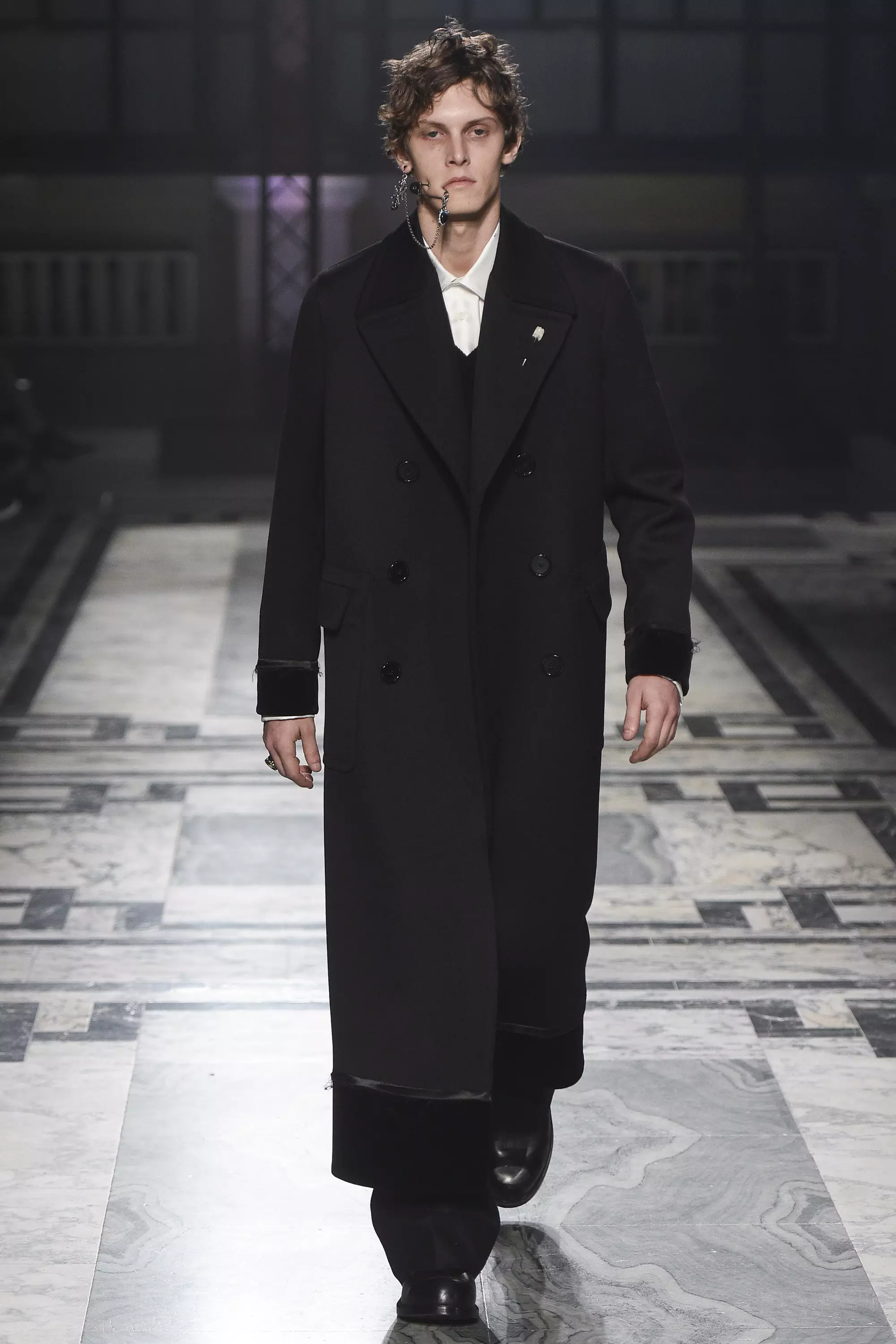 Alexander McQueen FW 2016 ລອນດອນ (2)