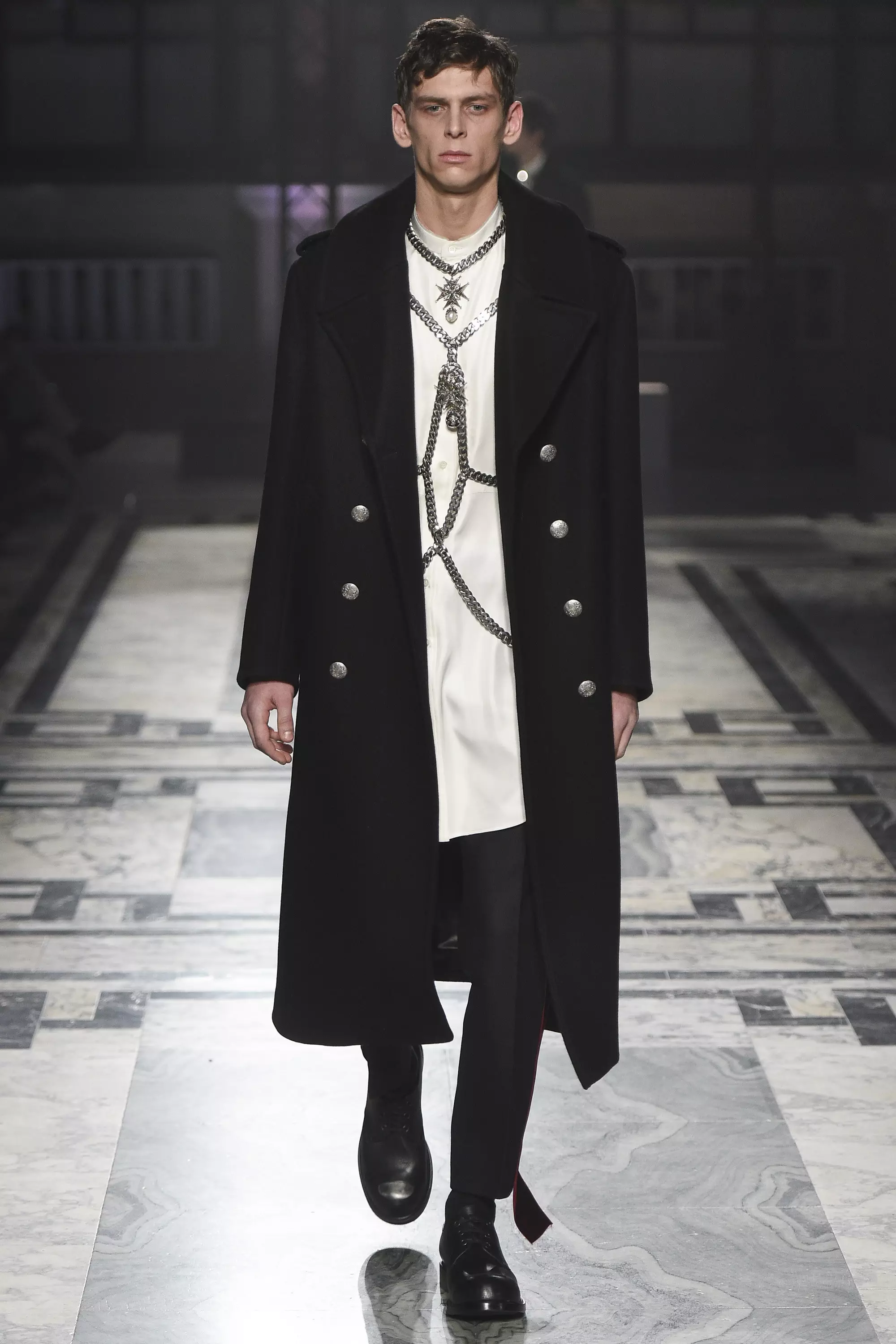 Alexander McQueen FW 2016 ລອນດອນ (20)