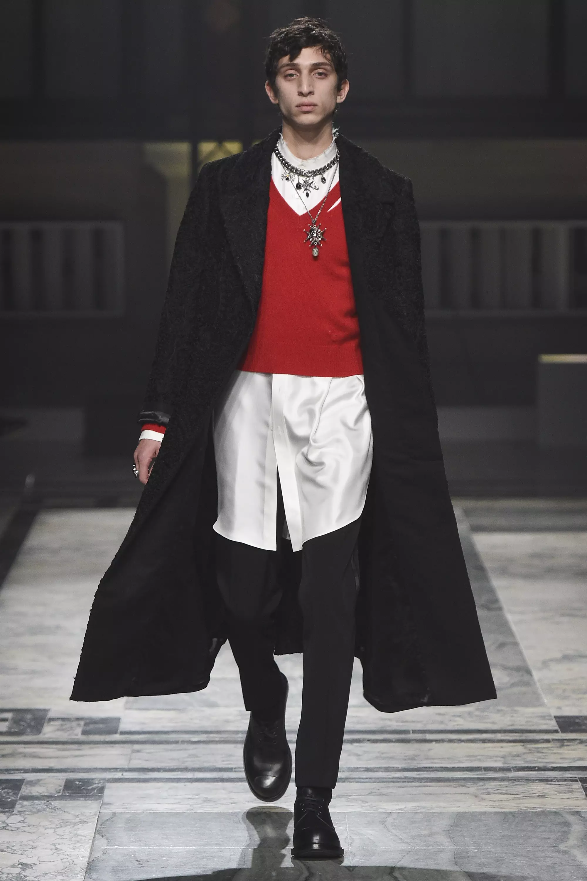 Alexander McQueen FW 2016 Londýn (21)