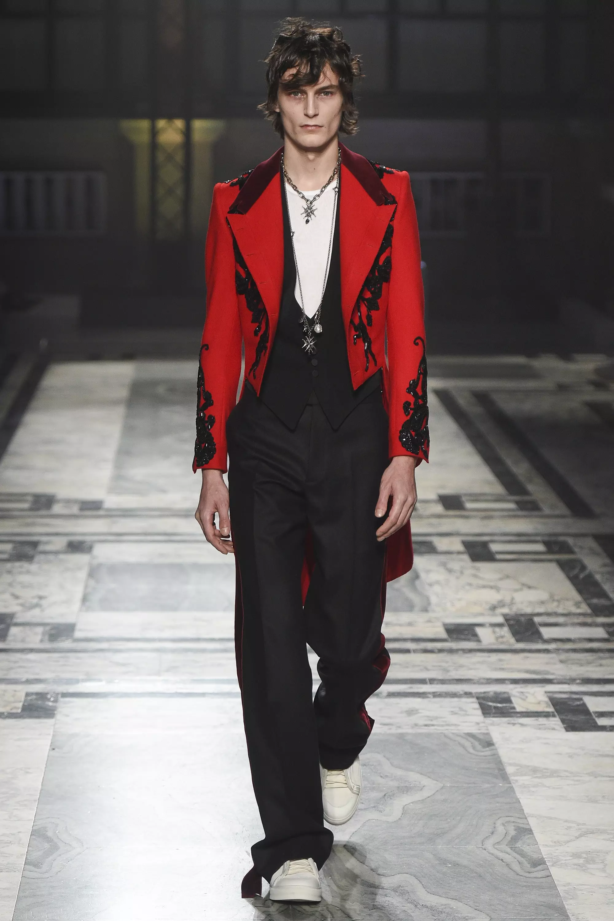 Alexander McQueen 2016 伦敦时装周 (26)