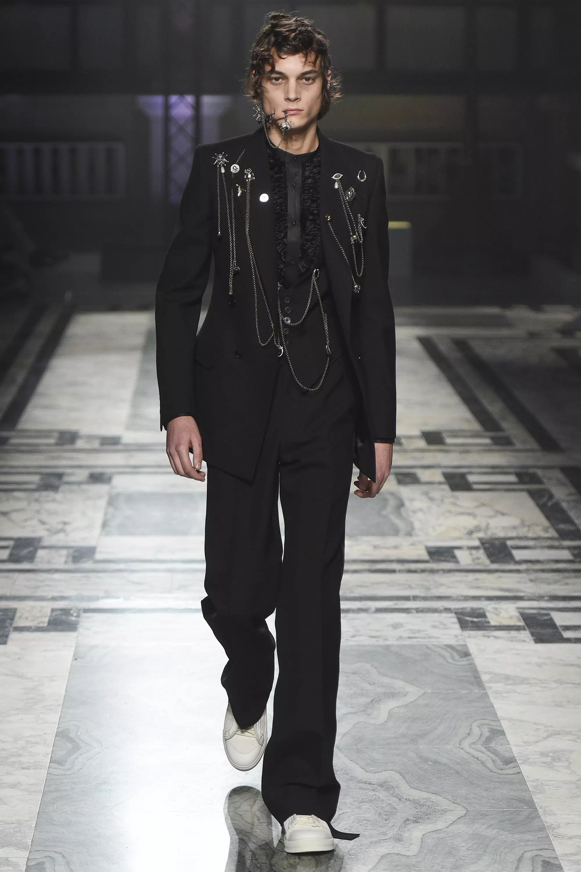 Alexander McQueen FW 2016 ລອນດອນ (27)